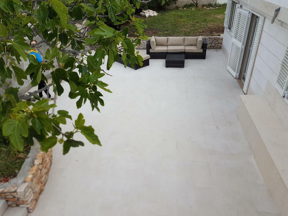 Fig Tree Appartement Povlja  Buitenkant foto