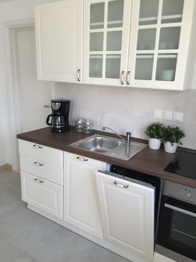 Fig Tree Appartement Povlja  Buitenkant foto
