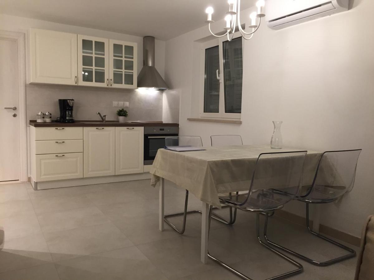 Fig Tree Appartement Povlja  Buitenkant foto